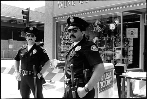 Pin On Los Angeles Police Officers During The 1980s Crack