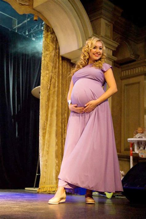these mesmerising belly dancing moves won mum to be a pregnancy pageant