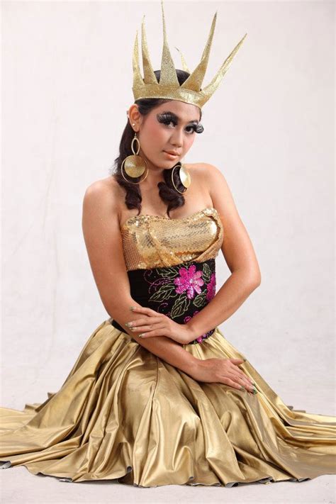 model thinzar wint kyaw in beautiful costumes