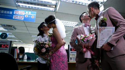Taiwan Celebrates Asia S First Same Sex Weddings Cnn