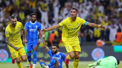 Football Cristiano Ronaldo Brille Dans La Victoire Dal Nassr à La