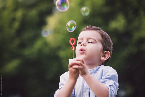 How To Blow A Bubble My Big Bubbles Keep Popping How To Solve Common