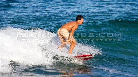 horny hung italian new york surfer hugo rides the waves jerking his fat cock ⋆ naked men sex pics