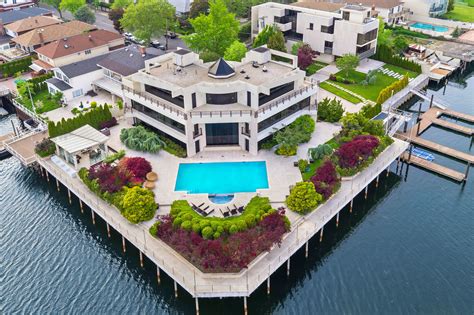 million waterfront mansion  brooklyn