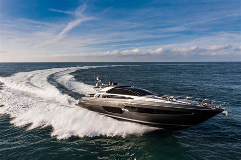 riva  domino super motor boot zum verkauf wwwyachtworldde