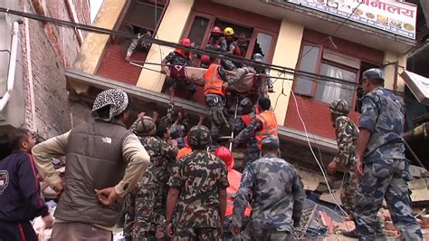 massive aftershock in nepal sends people fleeing