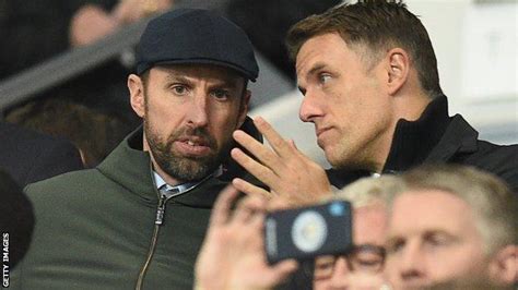 england managers gareth southgate and phil neville to take 30 pay cut