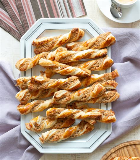 einfache nussstangerl aus blaetterteig rezept tante fanny
