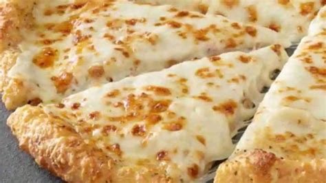 Papa John S Introduces New Extra Cheesy Alfredo Garlic Parmesan Crust