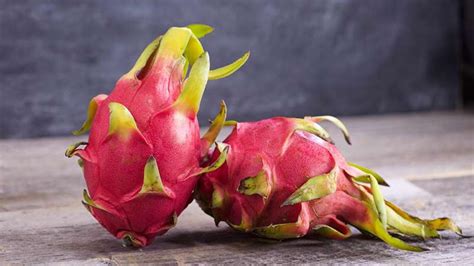 what does dragon fruit taste like rachael ray show