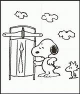 Snoopy Woodstock Doghouse Coloringhome Sled sketch template