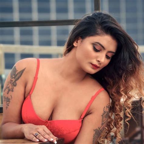 model twinkle kapoor turns the heat up with her sultry pictures orissapost