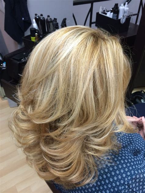 Blond Thick Hair Highlights Shoulders And Layers Joyeux
