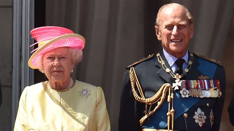 rich  queen elizabeth   rest   british royal family