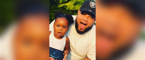 texas dad and 2 year old daughter bond while washing her hair abc news