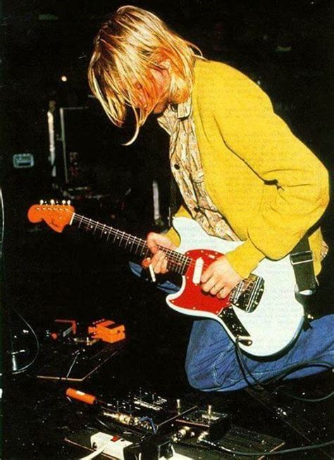 pin  andrew bruckshaw  kurt cobain distortion guitar guitar kurt cobain