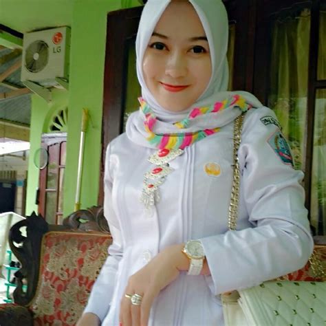 Foto Bidan Cantik Manja Berjilbab Cantikamagz