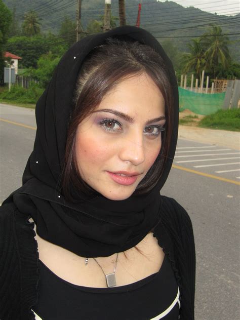 beautiful pakistani actress neelam muneer hot facebook photos danger can be sexy
