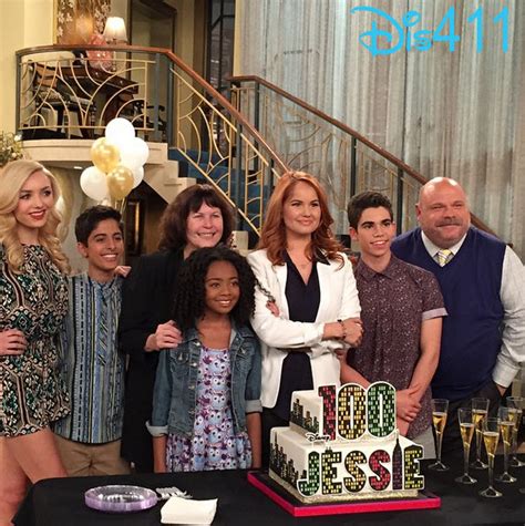 photo cast of jessie celebrated their 100th episode on
