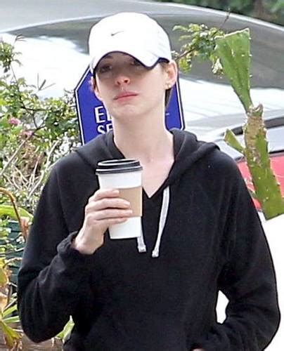 Hot Actress Wallpaper Anne Hathaway Latest Without Makeup Images 2013