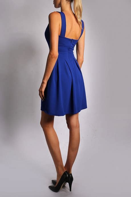 blauwe jurk  lijn mode en stijl