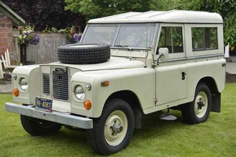 reserve  land rover  series iia   sale  bat auctions
