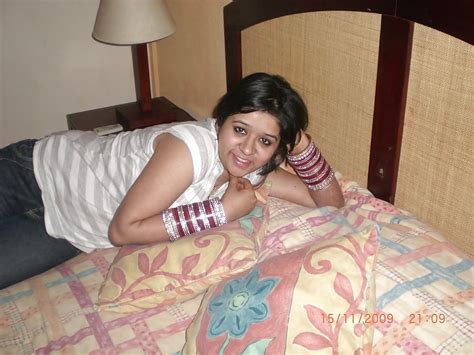 Indian Desi Sexy Wife Bhabhi Honeymoon Tour 14 Pics