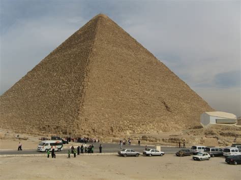 cheopsova pyramida giza pamatnik turistikacz