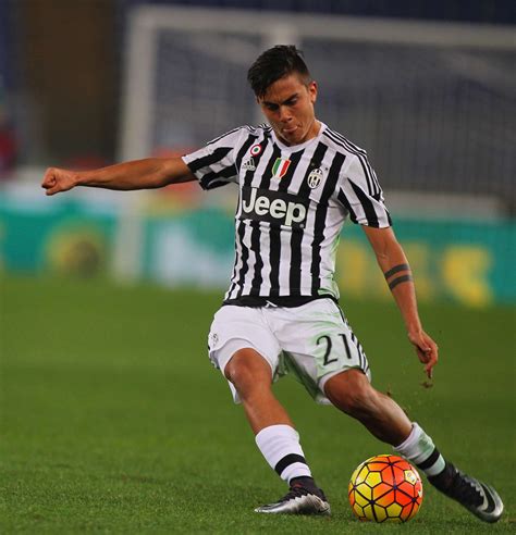 dybala dopo il rinnovo  luomo immagine della juventus