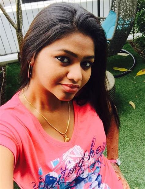 tamil tv anchor shalu shamu selfie photos actress selfie
