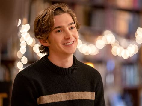 dash and lily austin abrams previews netflix s holiday series