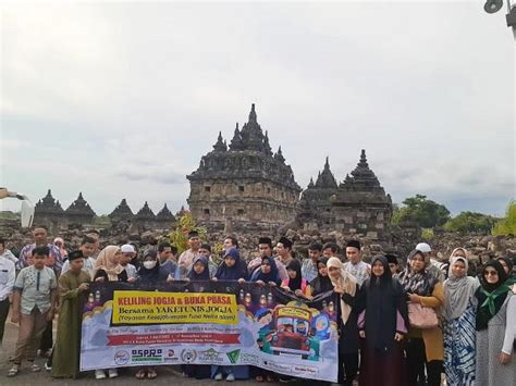 siswa disabilitas menikmati wisata budaya pendidikan  ngabuburit