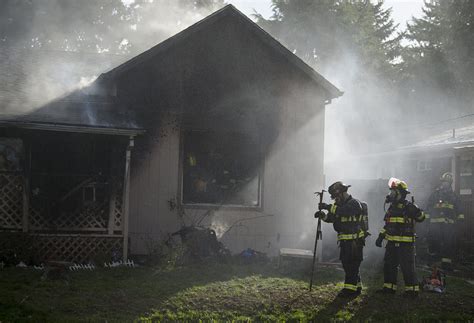 woman pulled from burning vancouver home the columbian