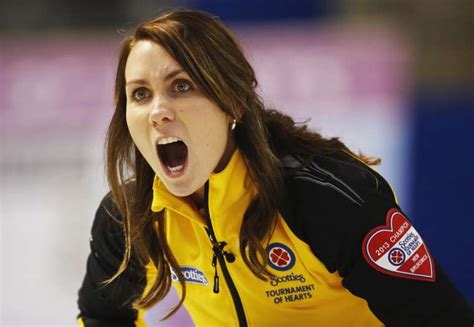 Jogadoras Dão Show De Caretas Em Torneio Feminino De Curling