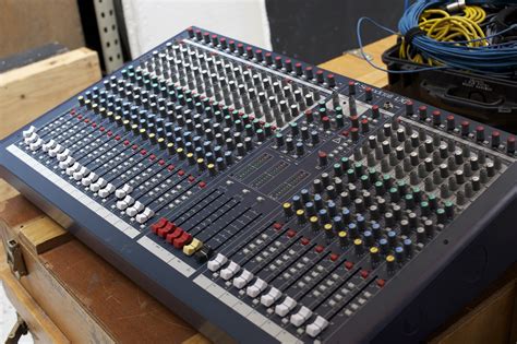 mixer soundcraft lx  channel  padil celluler