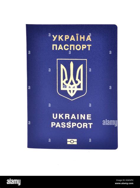 auslaendische biometrischer reisepass der ukraine auf weissem hintergrund ukrainischen reisenden
