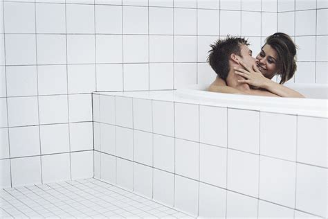 무료 Couple Kissing In Bathtub 스톡 사진 Freeimages