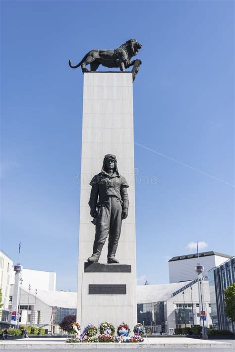 Die Statue Von Milan Rastislav Stefanik Redaktionelles Bild Bild Von