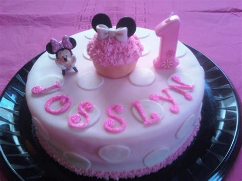 Simple Minnie Mouse Cake