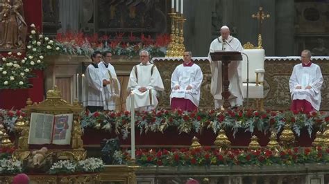 pope francis defends immigrants at christmas eve mass