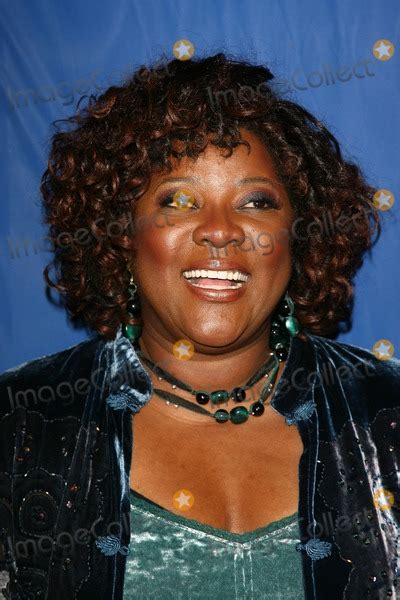 Photos And Pictures Loretta Devine At The Premiere Of Dreamgirls