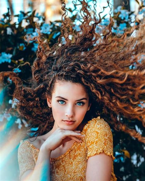 Sofie Dossi In 2020 Curly Hair Styles Hairstyle Youtube Easy