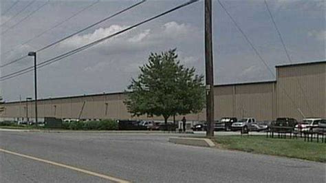 distribution center  bring hundreds  jobs