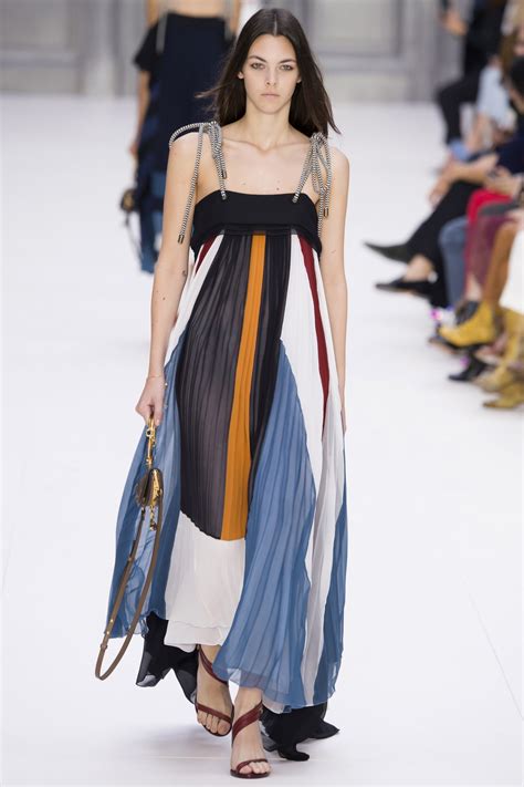 pleats   feminine trend     runways  paris fashion week style magazine