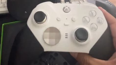 footage   white xbox elite series  controller  seemingly  posted vgc