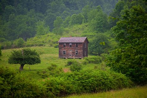 fashioned summer farm house structures  nature pictures