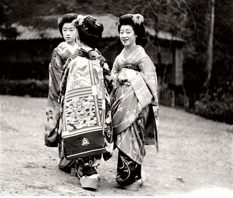 Vintage Japanese Maikos And Geikos Girls Taisho Period