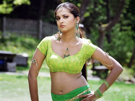 hot wanted girls anushka shetty tamil actress stylish wallpapers