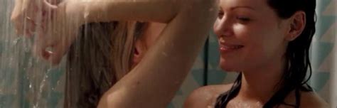 laura prepon topless for shower kiss in orange is the new black nude