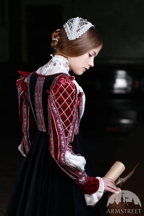 Renaissance Velvet Dress Beautiful Juliette